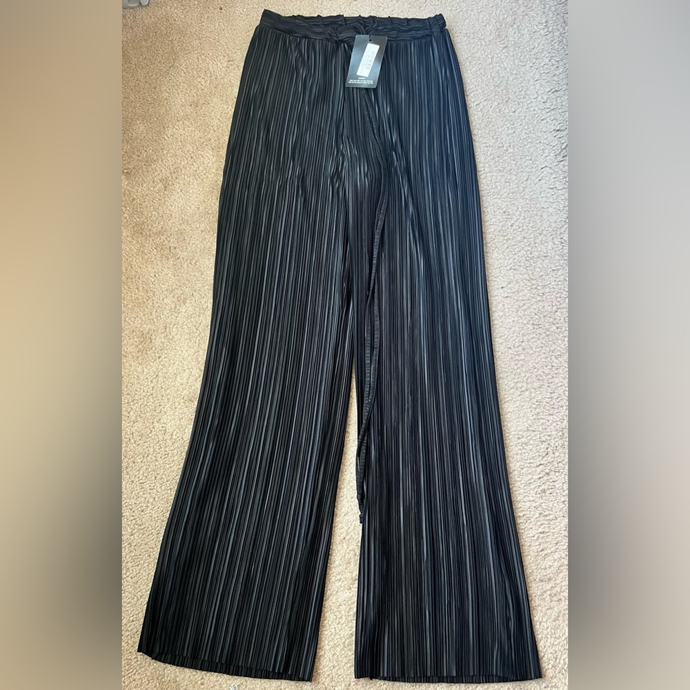 Black light weight pants. Very cute for the summer.